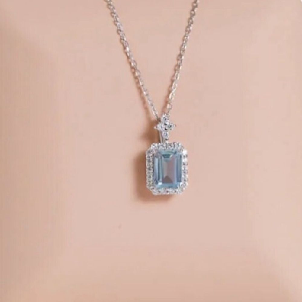 The Atlantis Aquamarine Pendant Necklace in 925 silver and lab created stones